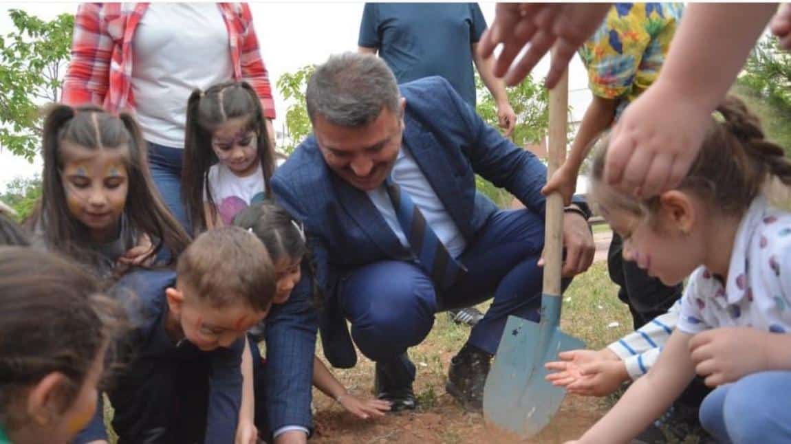 Anasınıfı Öğrencilerimiz ve Veli katılımında Ağaç Dikimi Etkinliği