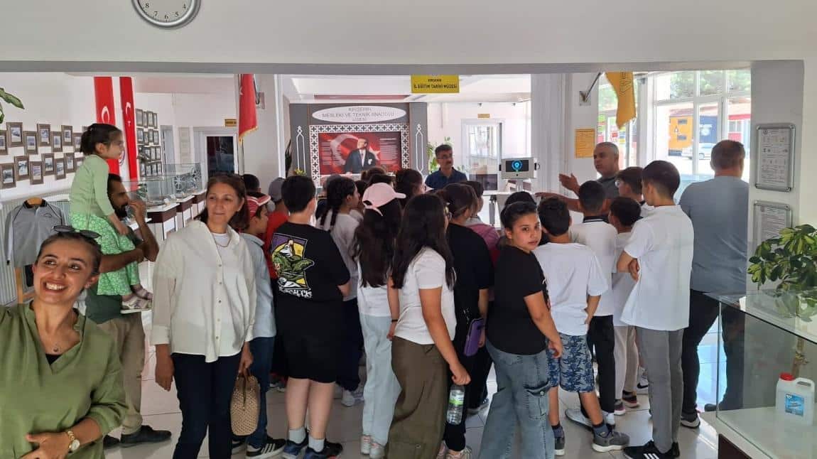 Öğrencilerimizle Mesleki Eğitim Fuarındayız